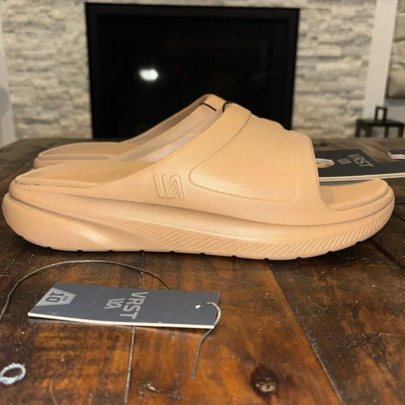 VRST Men’s Slides NEW WITG TAGS! - Picture 1 of 8